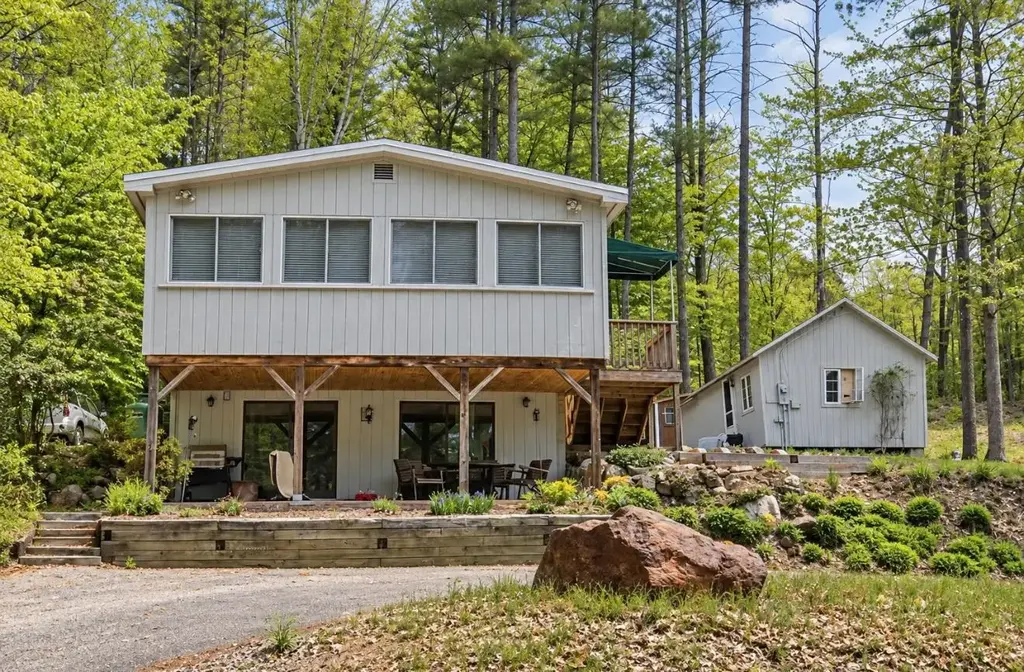 264 E Side Drive, Alton