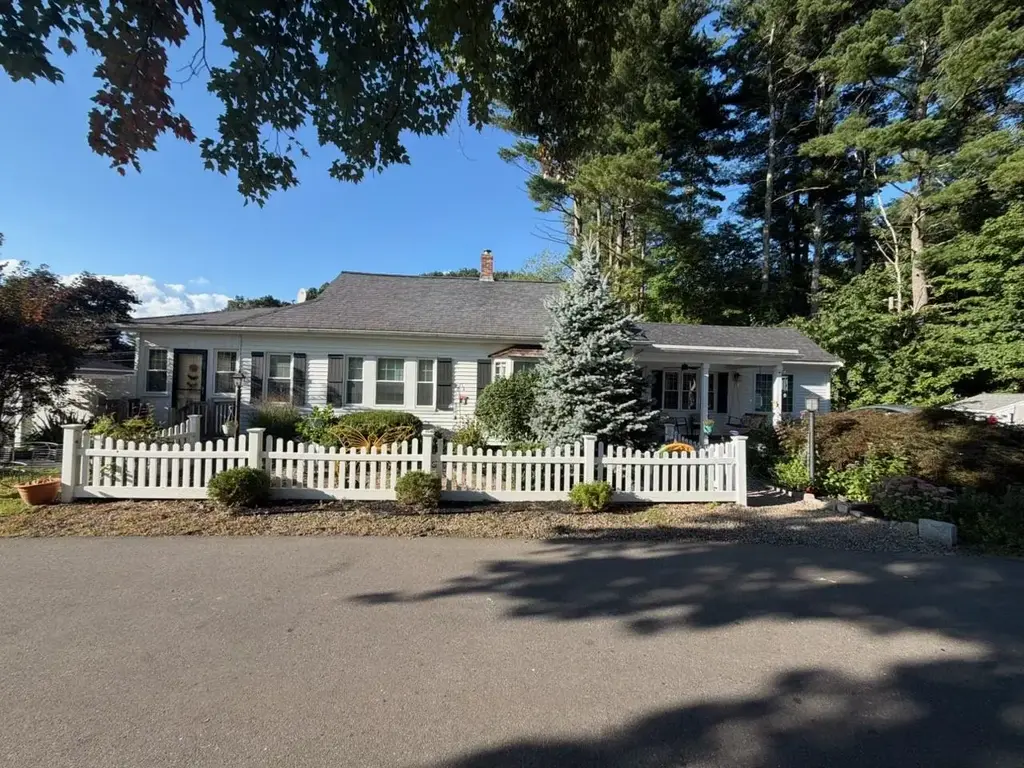 16 Davis Park, Plaistow