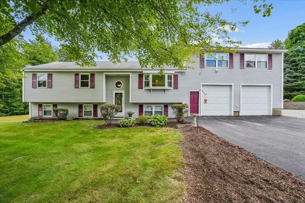 4 Debbie Street, Hooksett