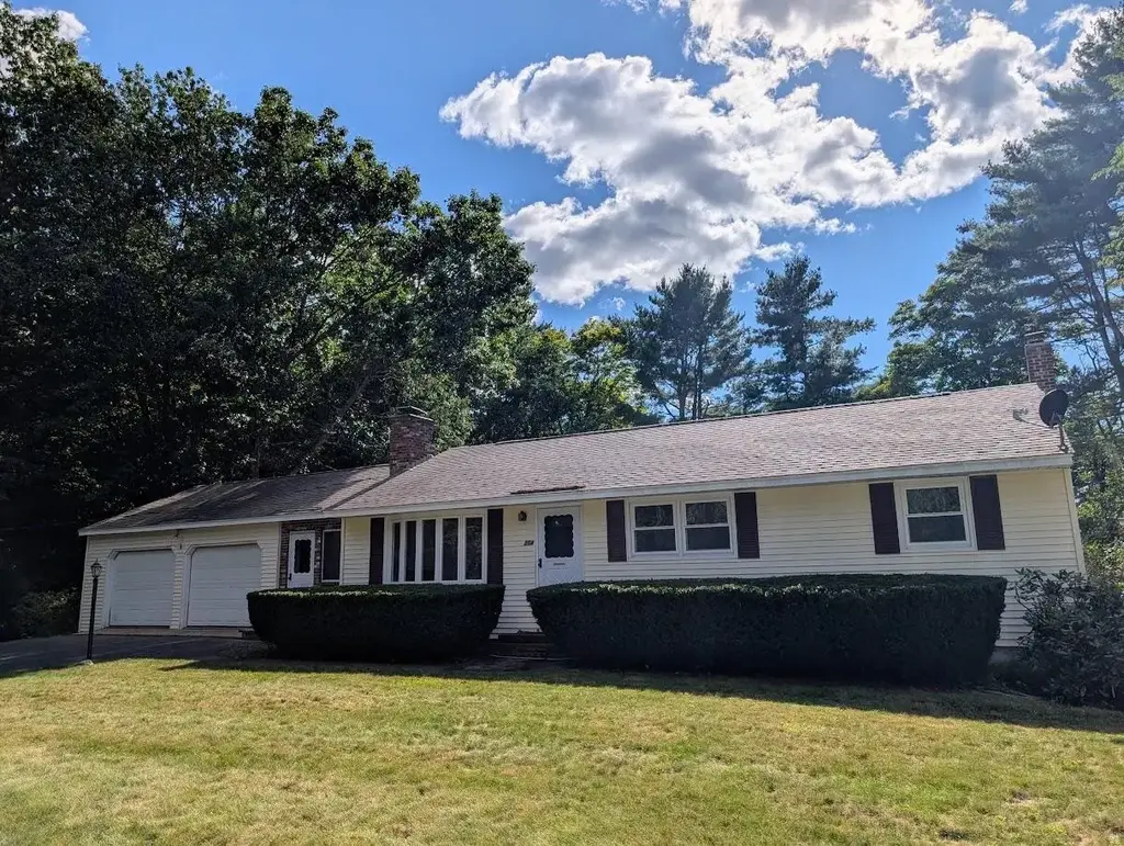 354 Amesbury Road, Hopkinton