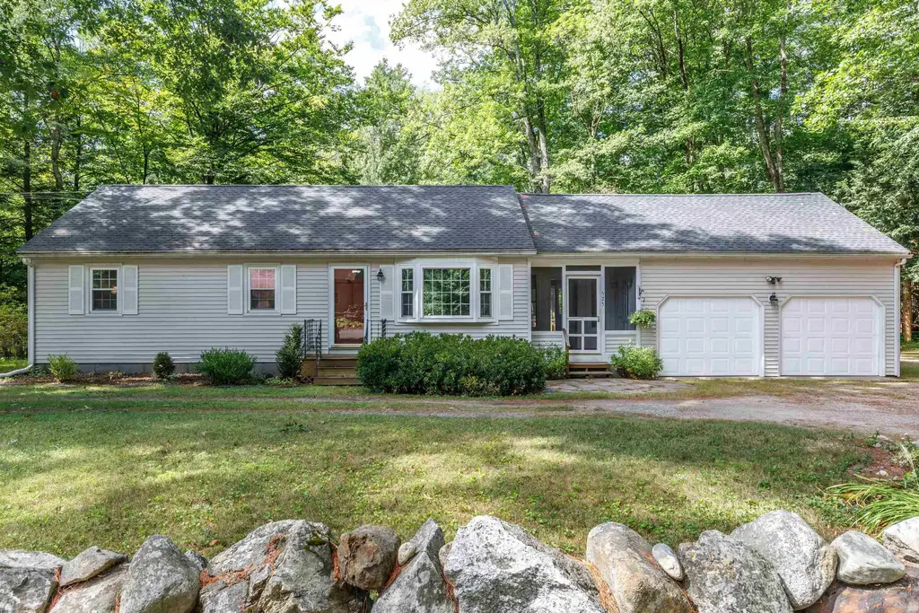 525 Briar Hill Road, Hopkinton