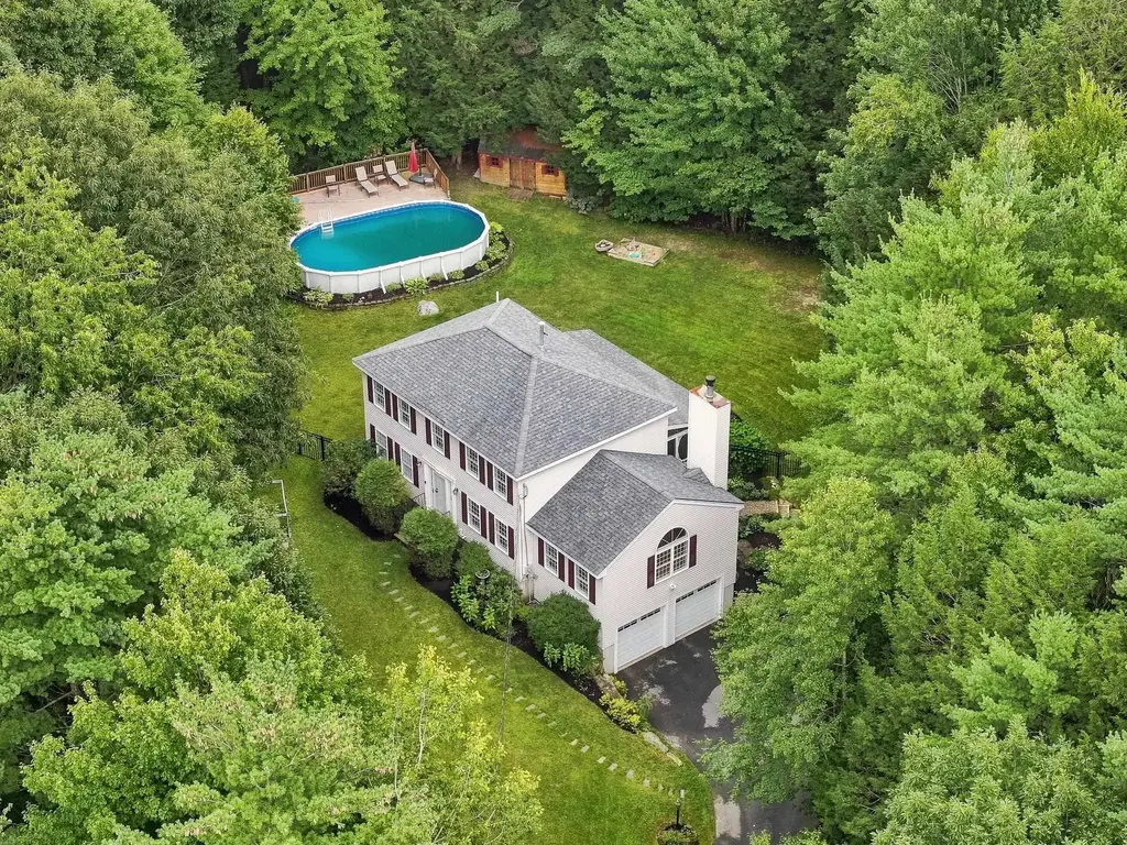 14 Benjamin Drive, Goffstown
