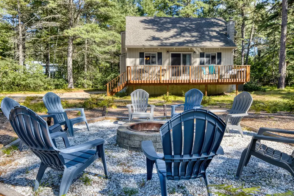 159 Pleasant Drive, Freedom