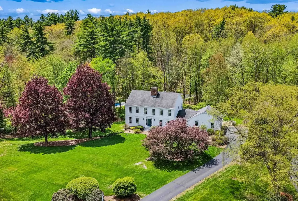 11 Puritan Drive, Bedford
