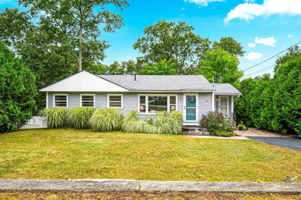 16 Hillside Drive, Nashua