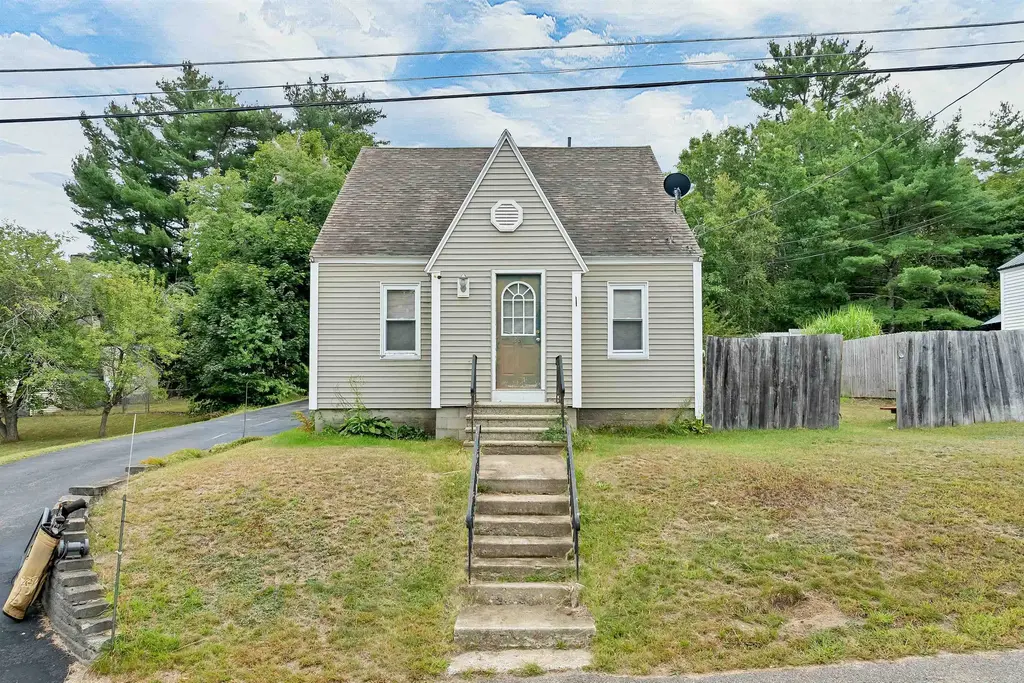 23 Montgomery Drive, Farmington