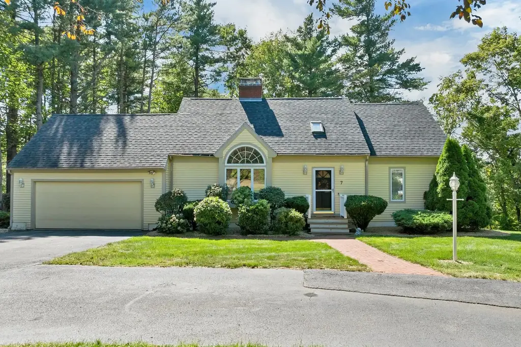7 Virginia Court, Hooksett