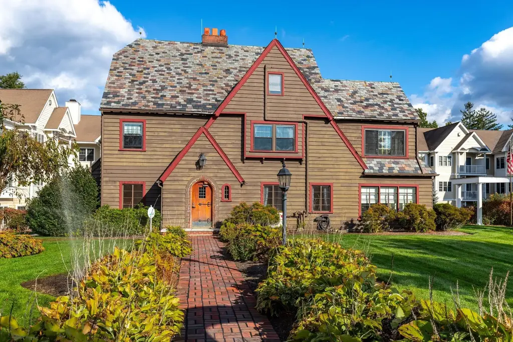 160 Daniel Webster Highway, Nashua