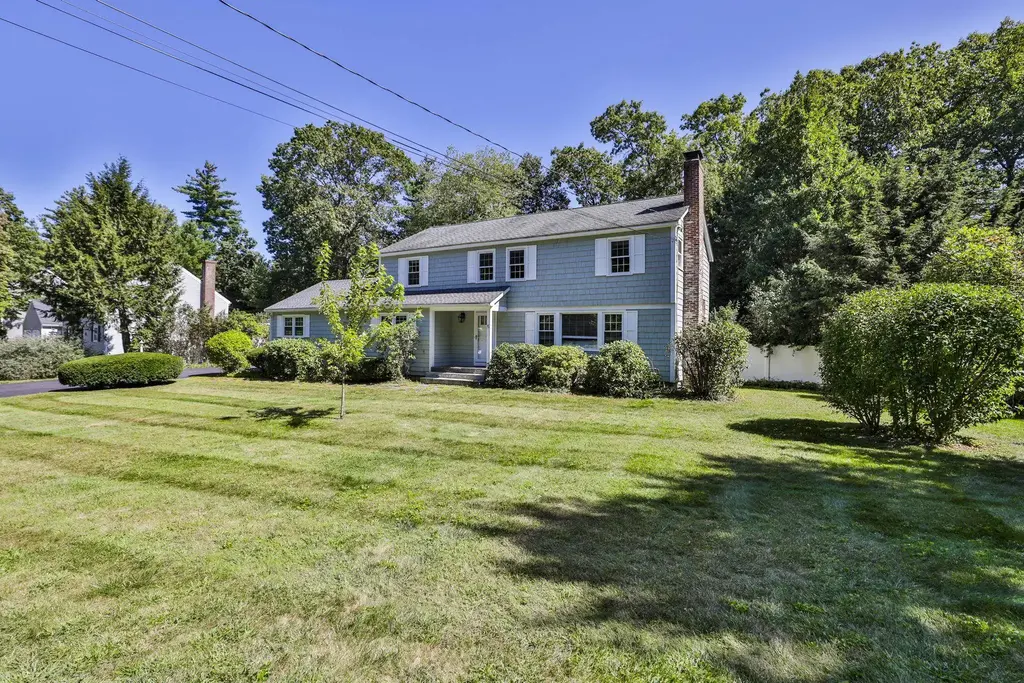 5 Meredith Drive, Nashua