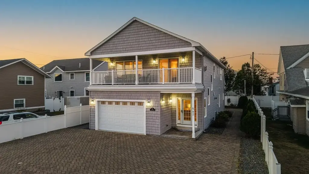 562 Nashua Street, Seabrook