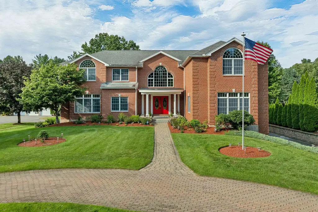 5 Crestwood Lane, Nashua