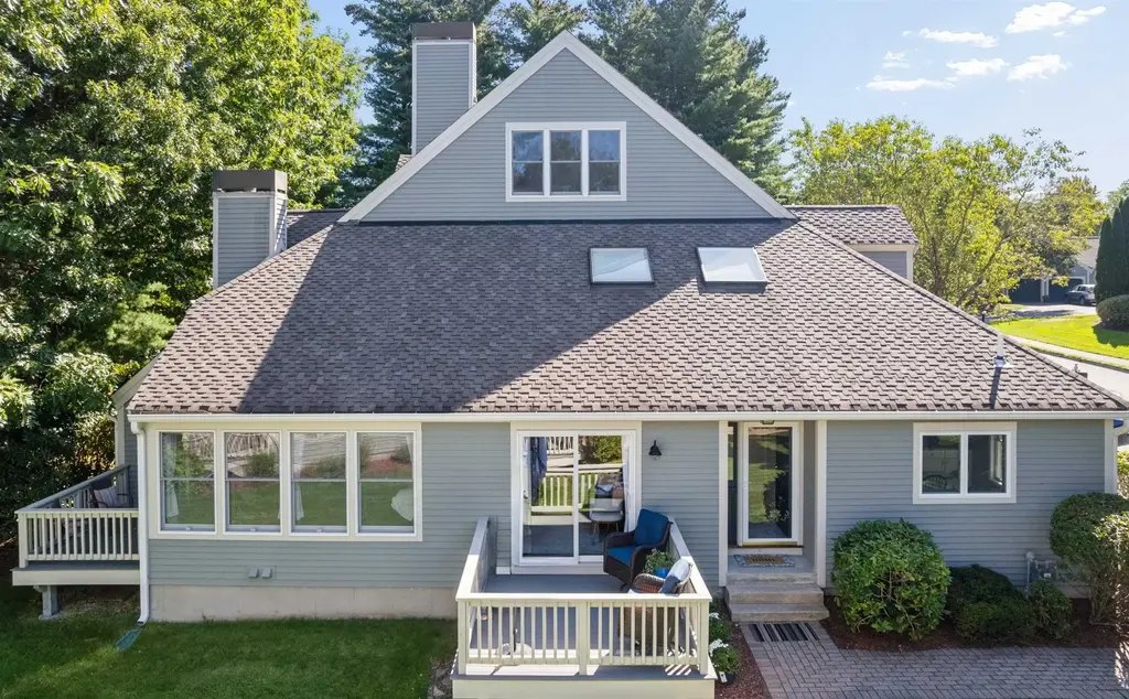 114 Hawthorne Village Road, Nashua