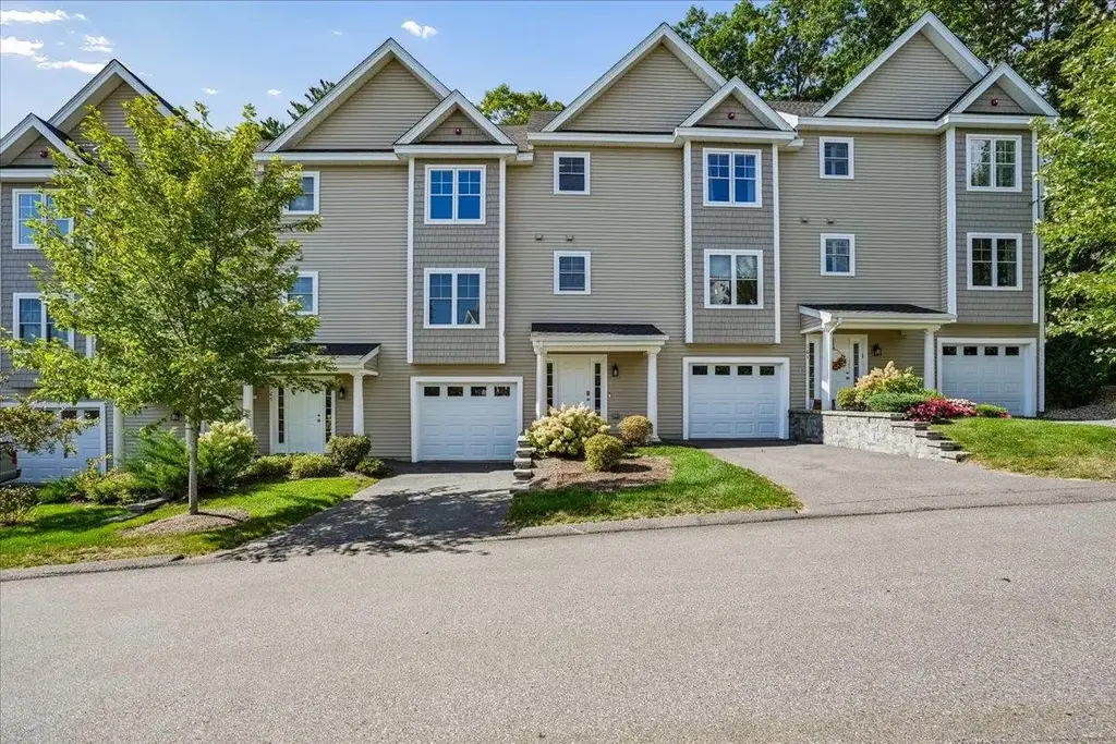 163 Woodview Way, Manchester