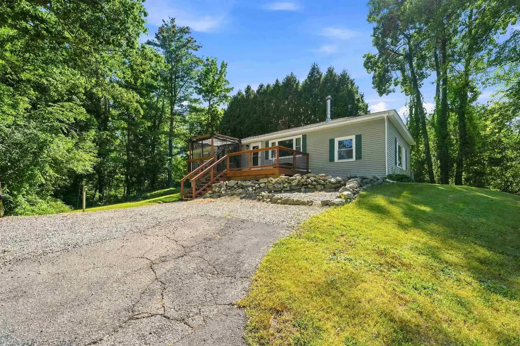 35 Pelham Road, Hudson