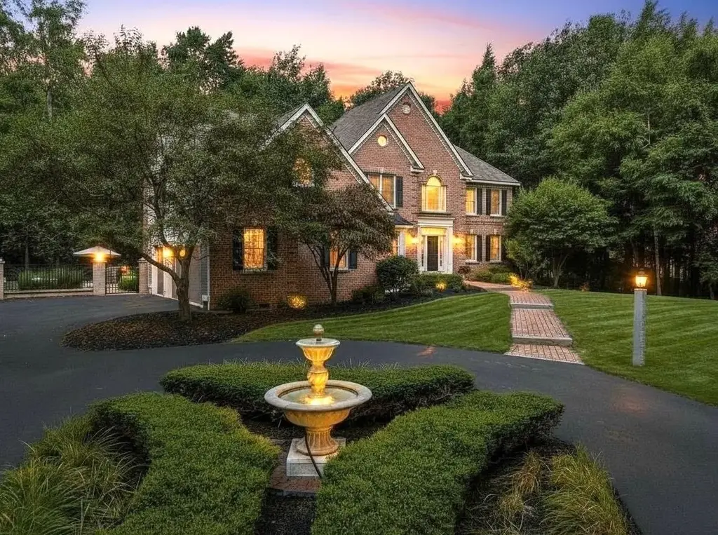 2 Rolling Woods Drive, Bedford