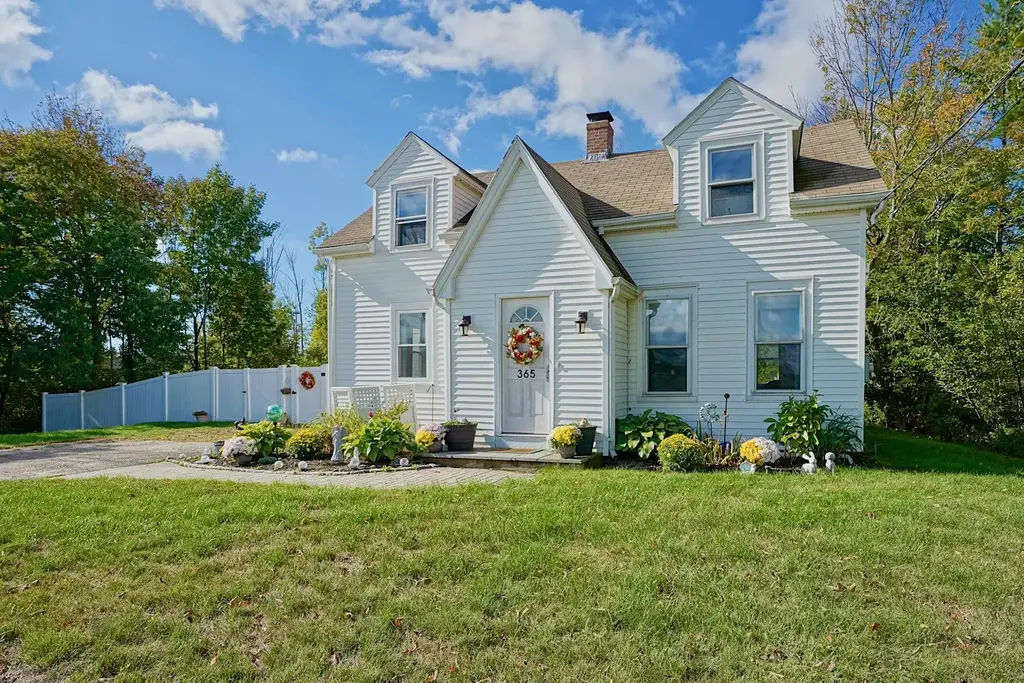 365 Shattuck Way, Newington