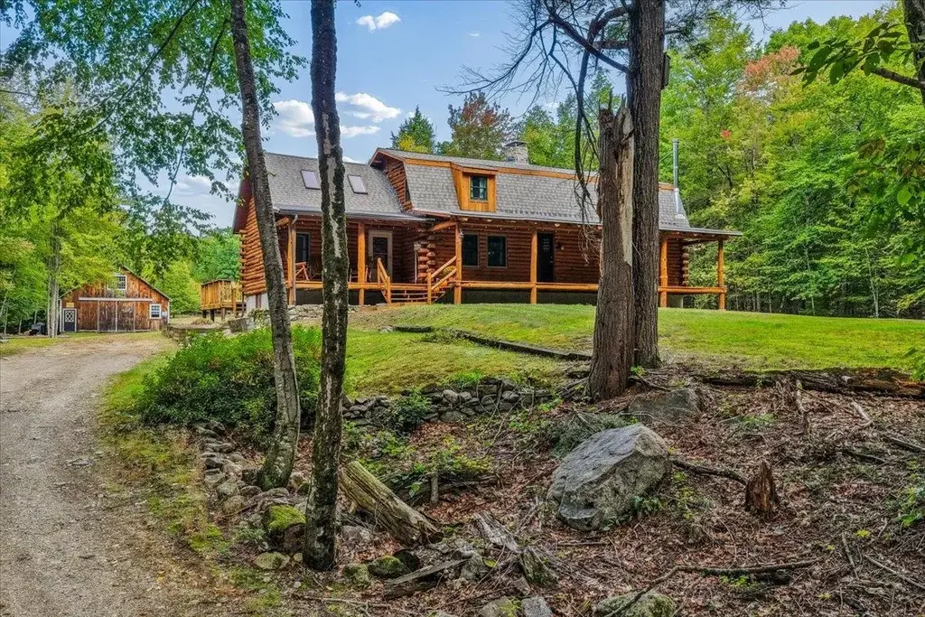 366 Clark Hill Road, New Boston
