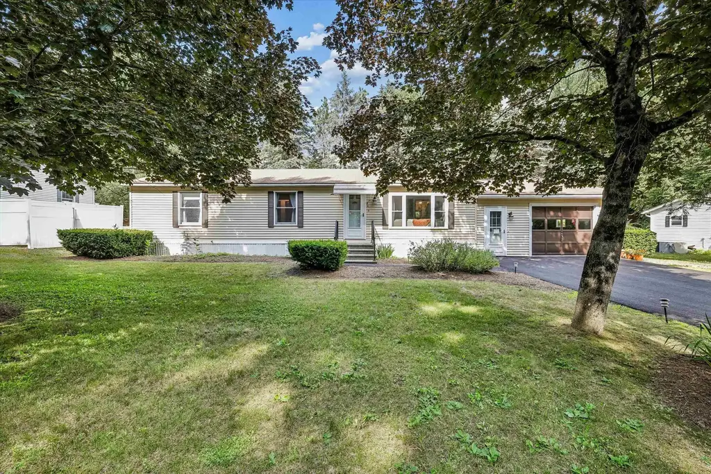46 Edgewood Drive, Hopkinton