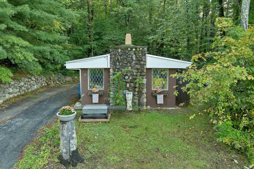 23 Old Milford Road, Brookline