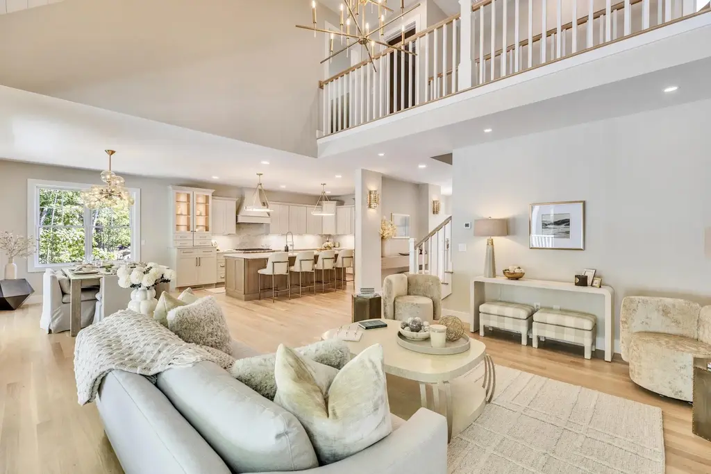 16 Overlook Circle, Auburn
