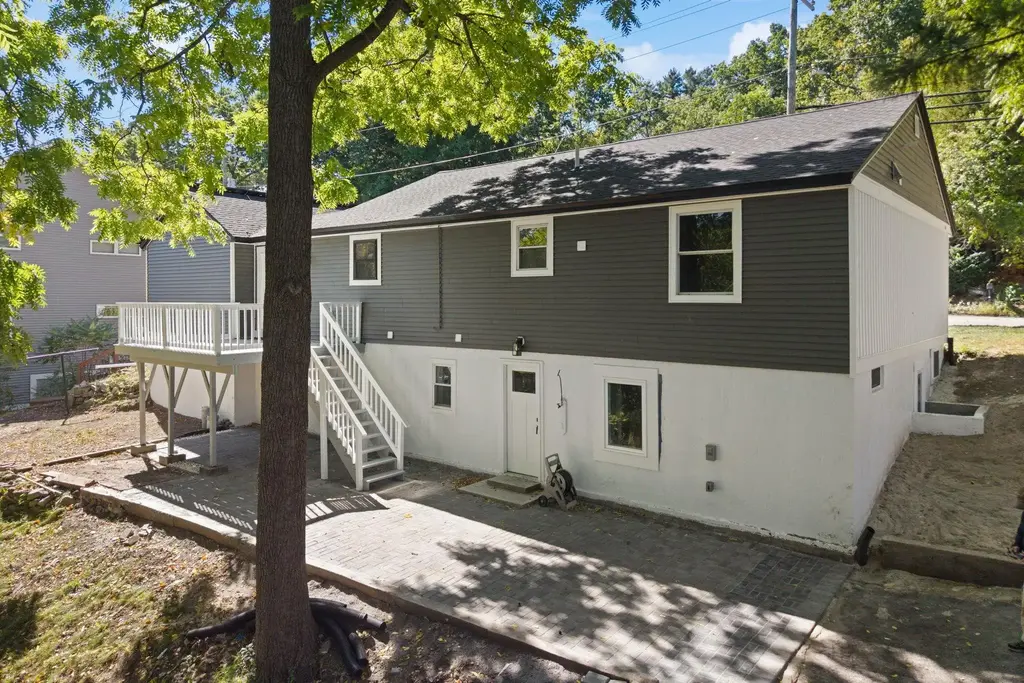 755 Mammoth Road, Manchester