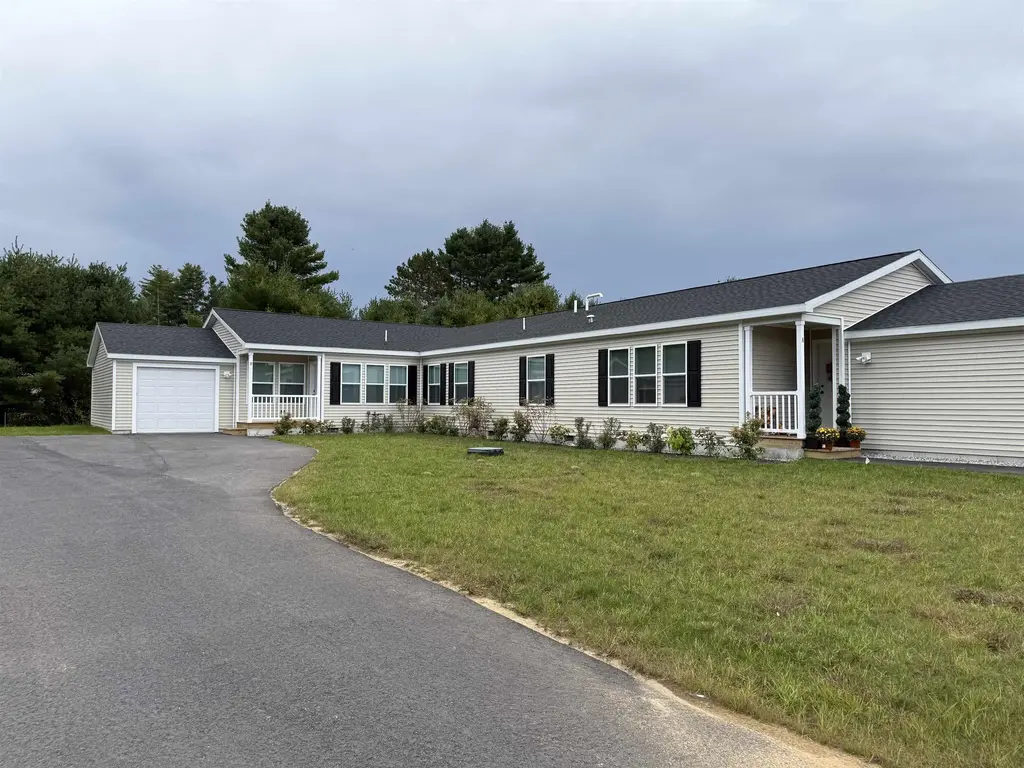 18-b Wildflower Lane, Plymouth