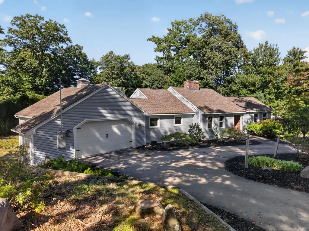 27 W Adelaide Avenue, Nashua