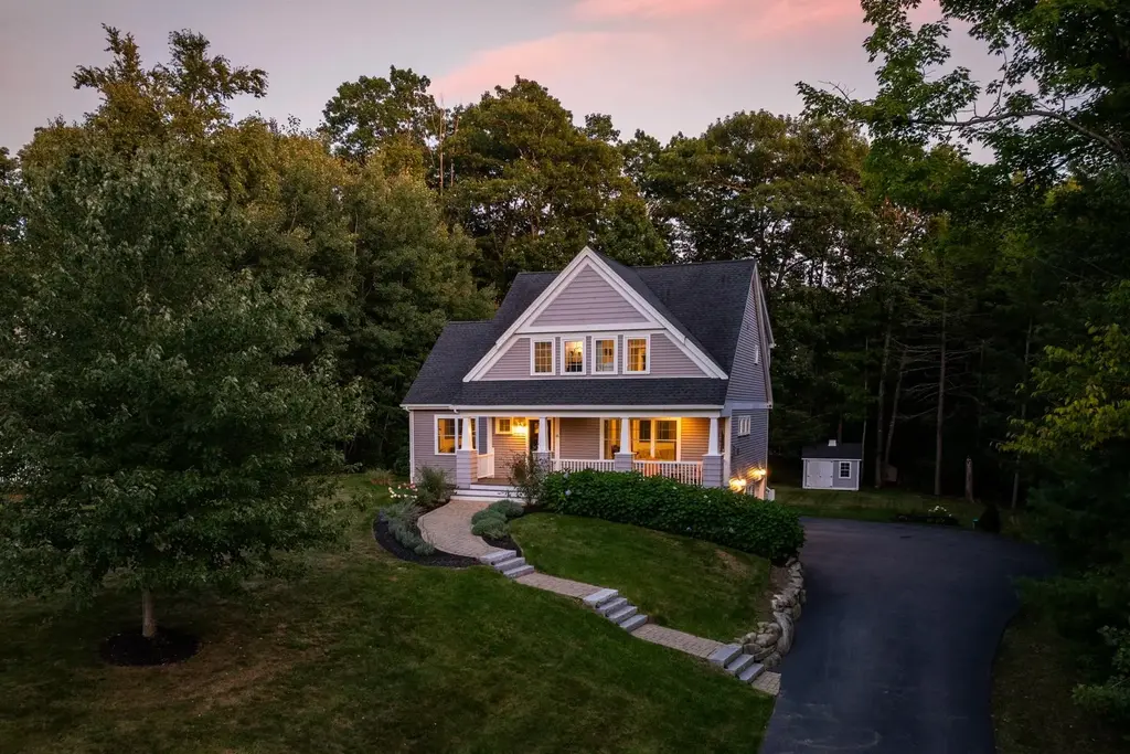 16 Point Of Rocks Terrace, Stratham