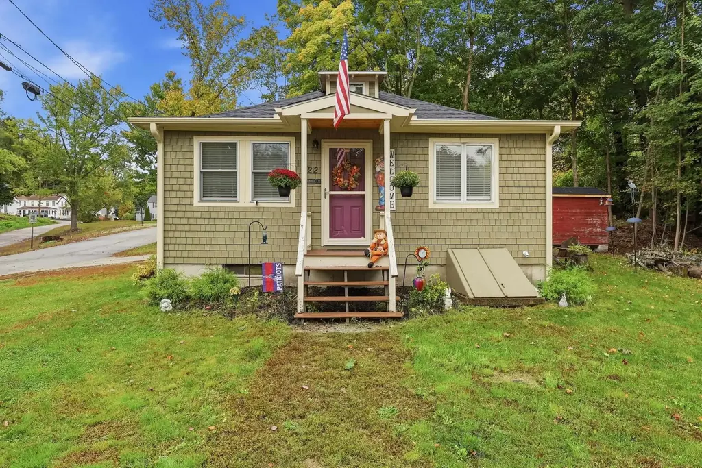 22 Gray Avenue, Farmington