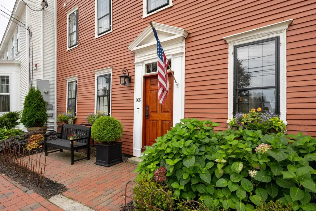 108 Pleasant Street, Portsmouth