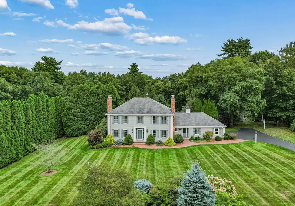 10 Puritan Drive, Bedford