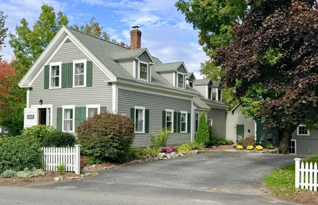 84 Boston Post Road, Amherst