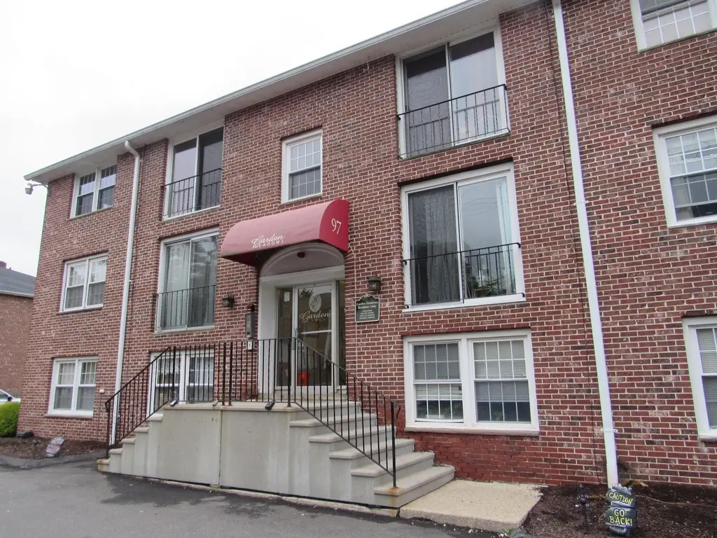 97 East Broadway, Derry
