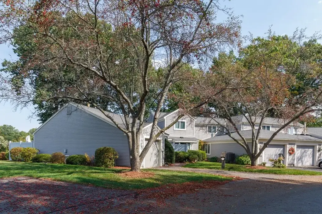28 Walden Pond Drive, Nashua