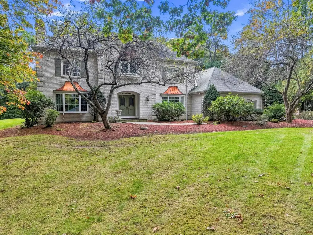 12 Riddle Drive, Bedford