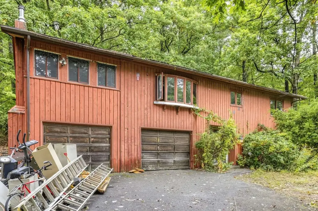 28 Beechwood Road, Hudson