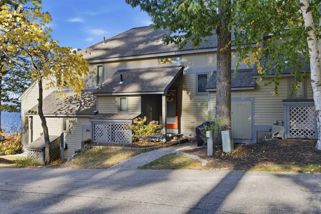2696 Lake Shore Road, Gilford
