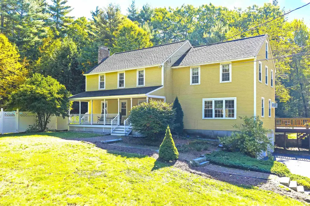 23 Williamsburg Drive, Amherst