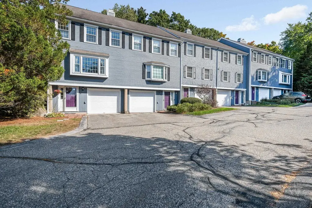 28 Meadowview Circle, Nashua