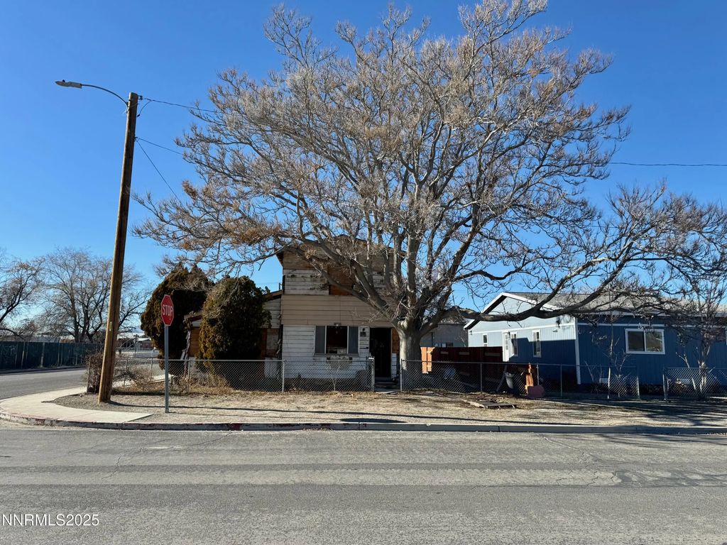 615 Grinnel Ave, Lovelock