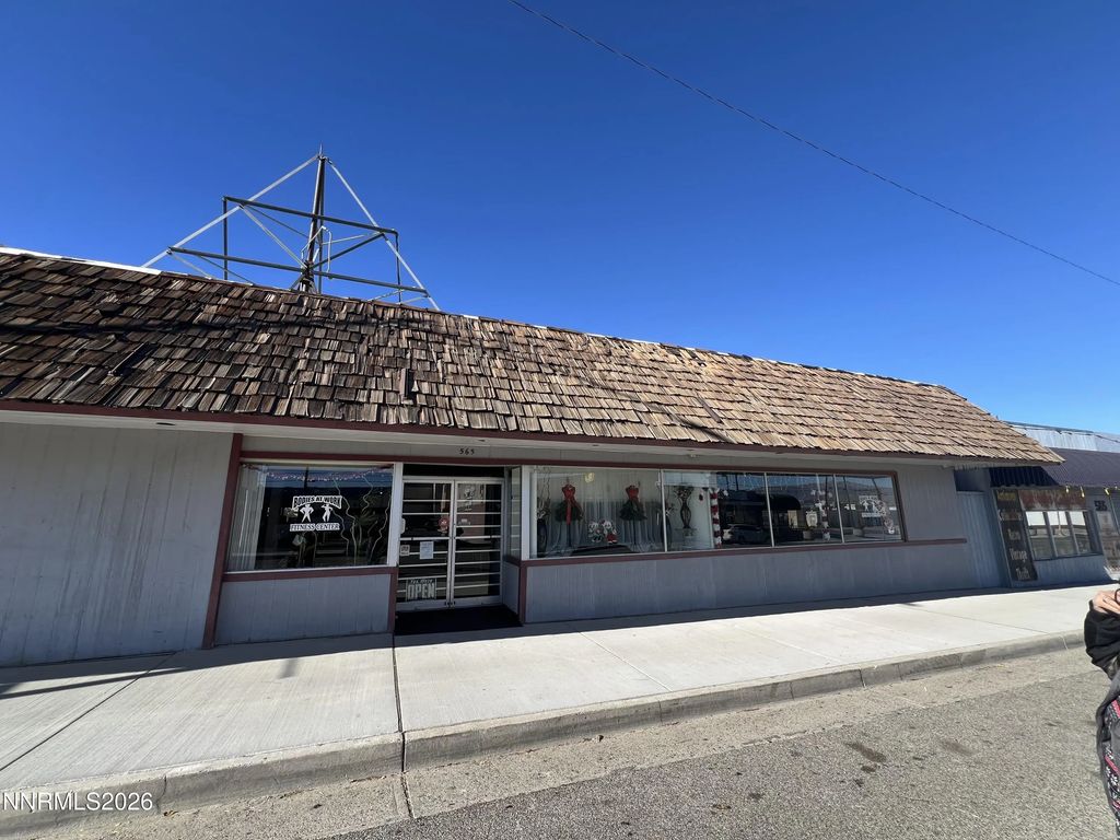 565 E Street, Hawthorne