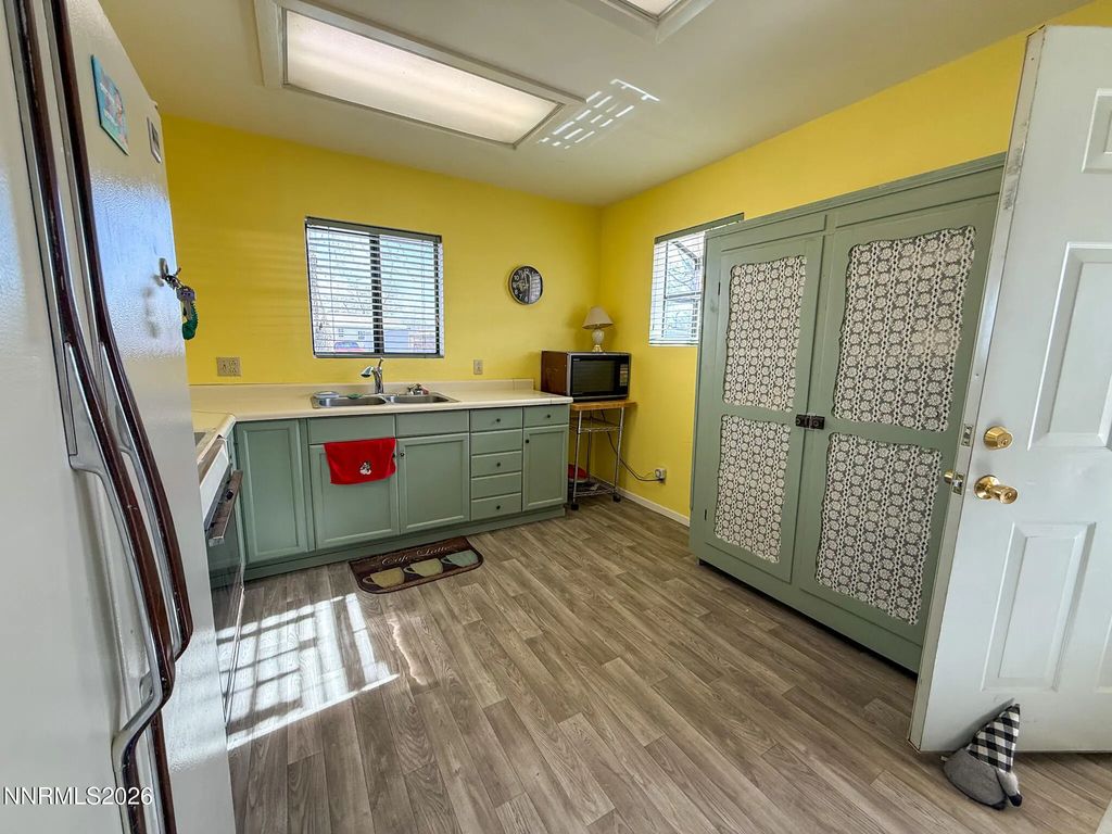 845 G Street, Hawthorne