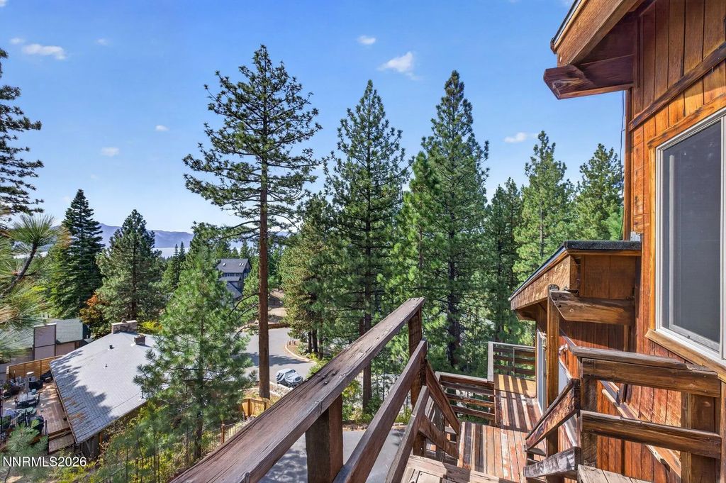 353 Sherwood Drive, Stateline