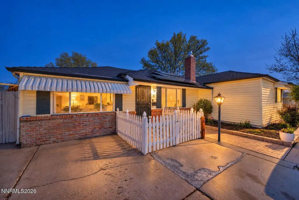18 E Prater Way, Sparks
