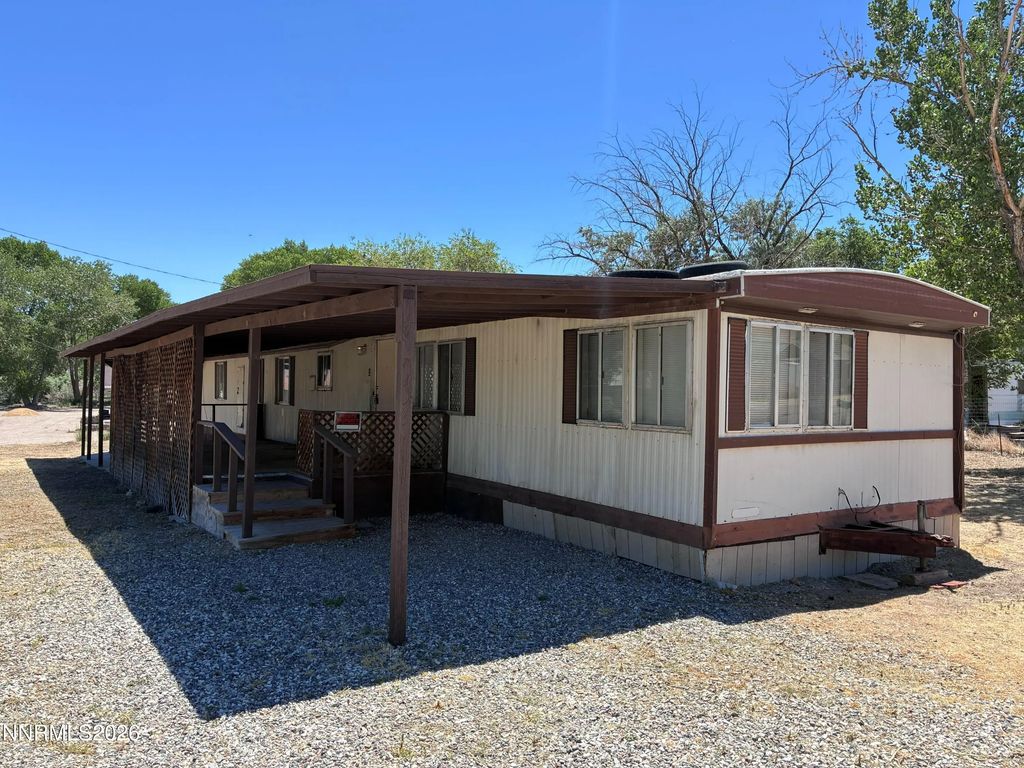 711 River Avenue, Yerington