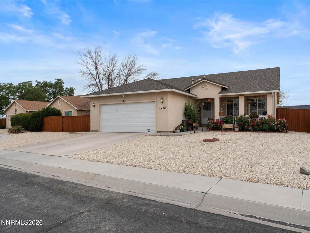 1738 Art Court, Fernley