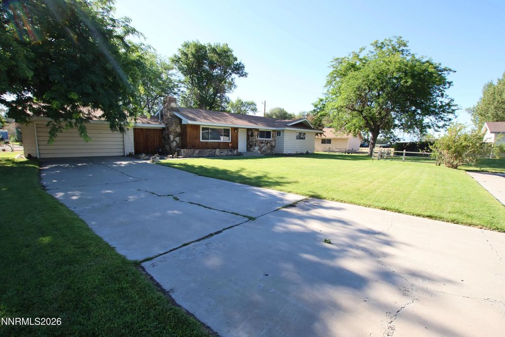 452 S California Street, Yerington