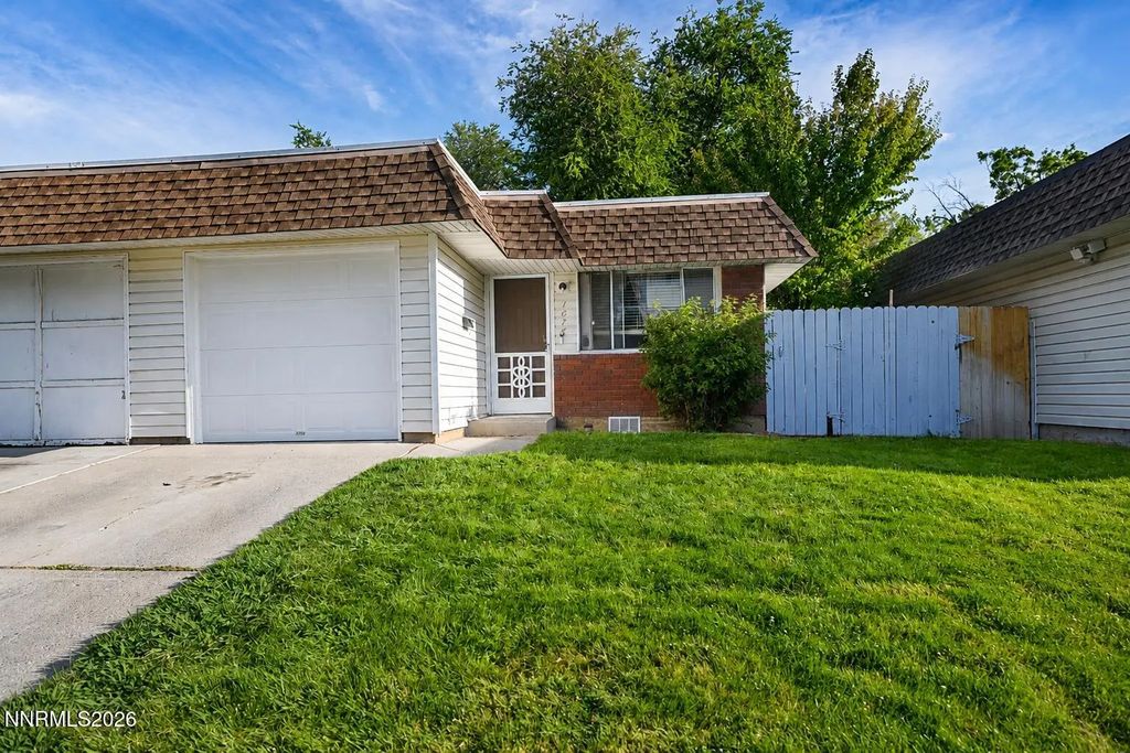 1676 Sue Way, Sparks