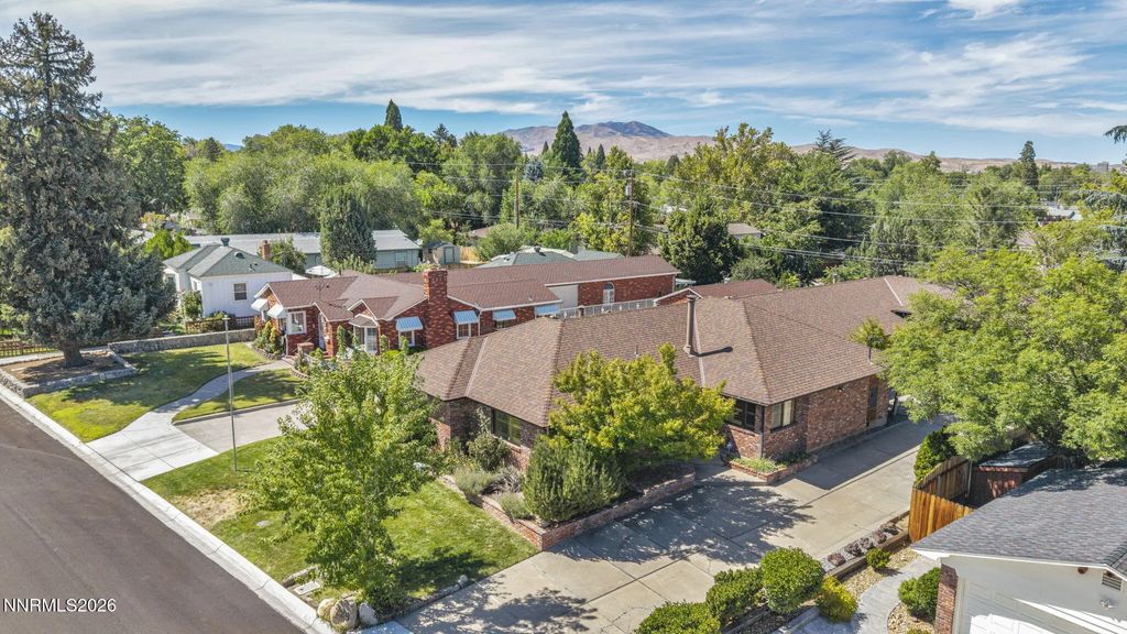 229 Bonnie Briar Place, Reno