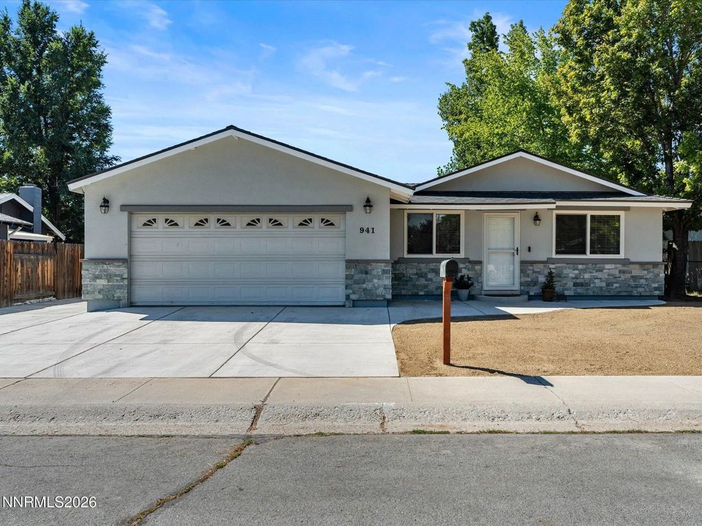 941 Armstrong Lane, Carson City